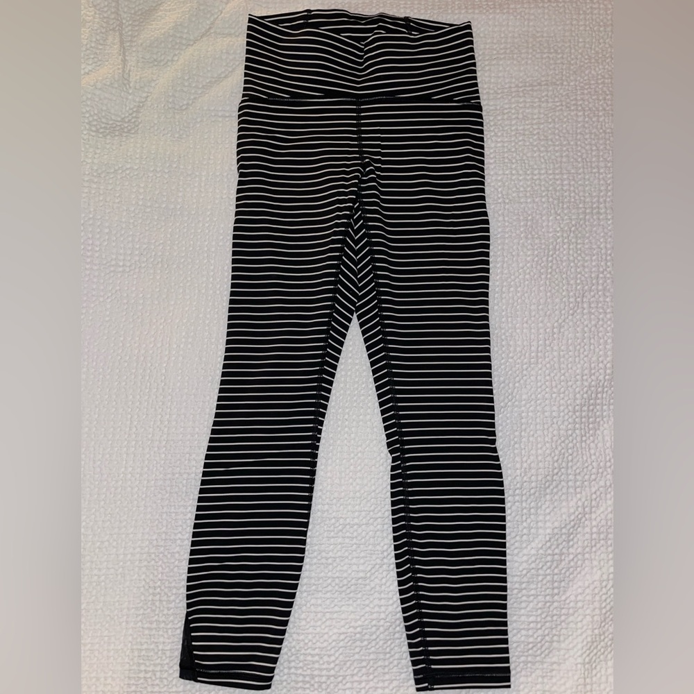 Lululemon Train Times 25” Size 6 Legging Black and White Striped